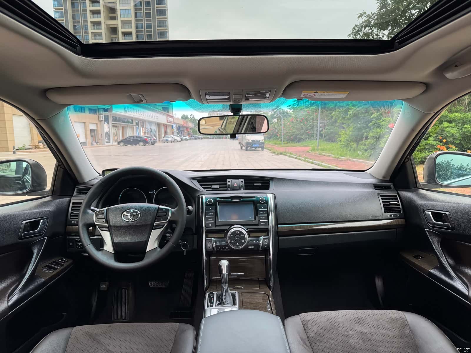 Toyota 2.5V, 2014 16