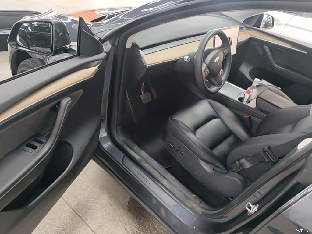 Tesla Model Y, 2022 16