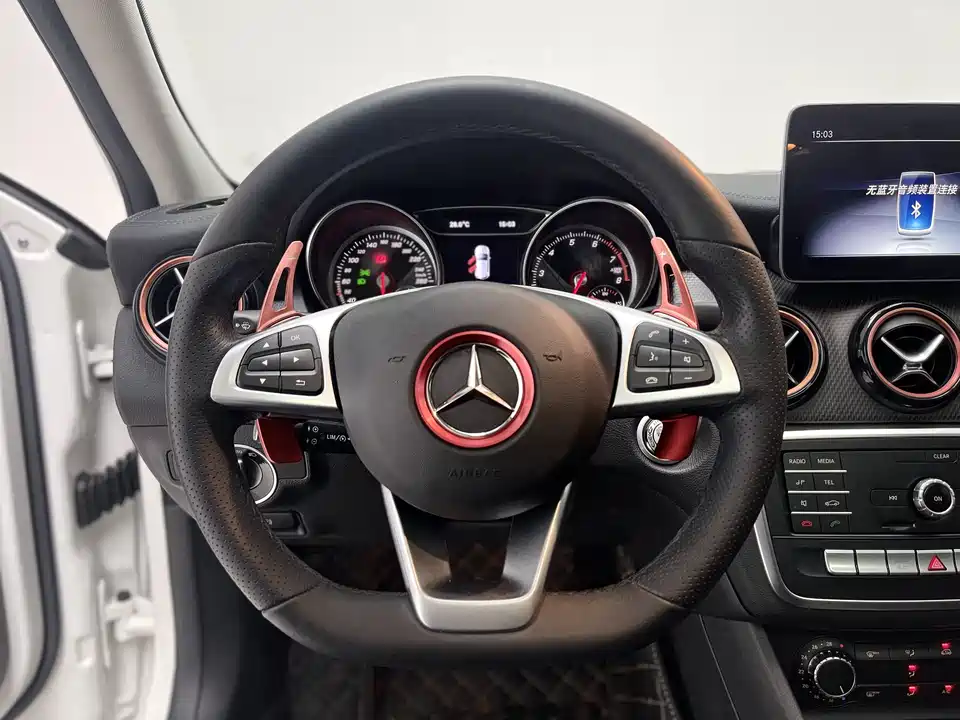 Mercedes-Benz GLA Mercedes-Benz GLA