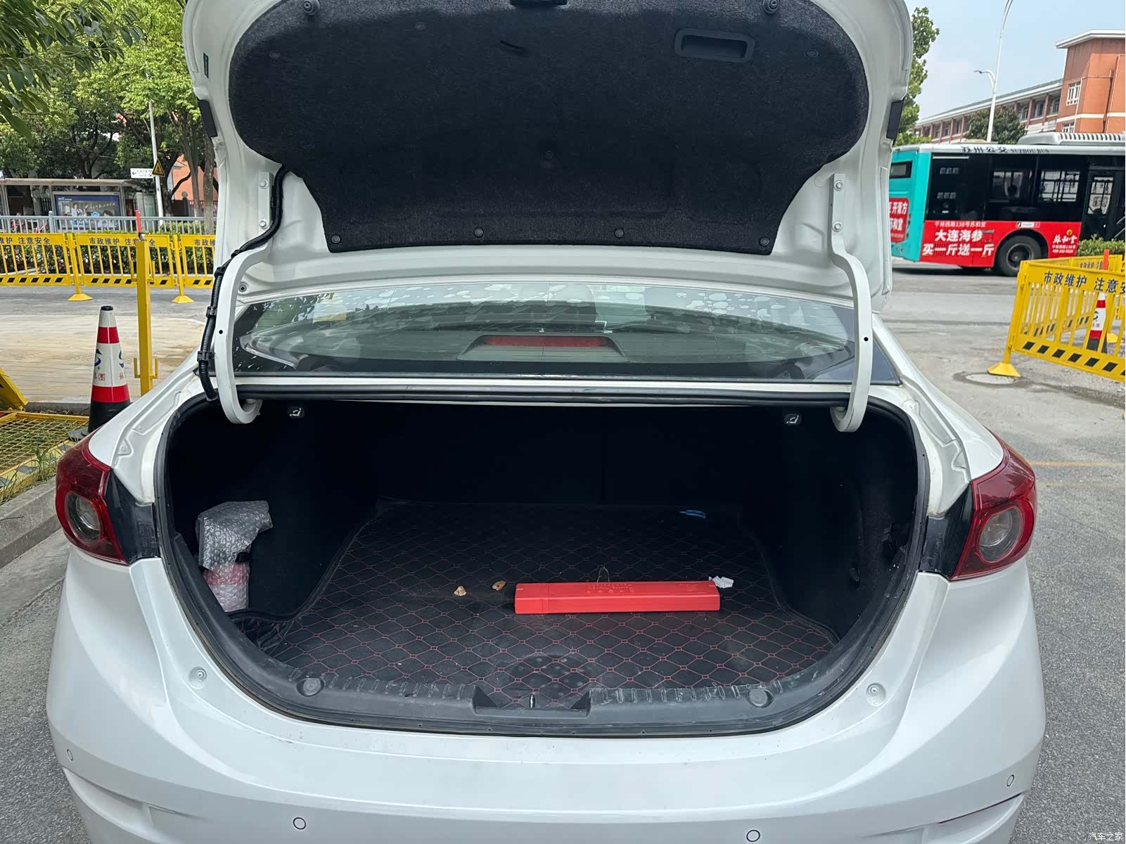 Mazda Mazda3, 2017 16