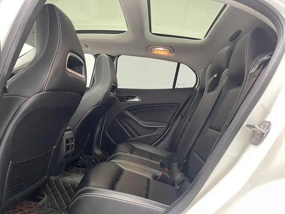 Mercedes-Benz GLA Mercedes-Benz GLA