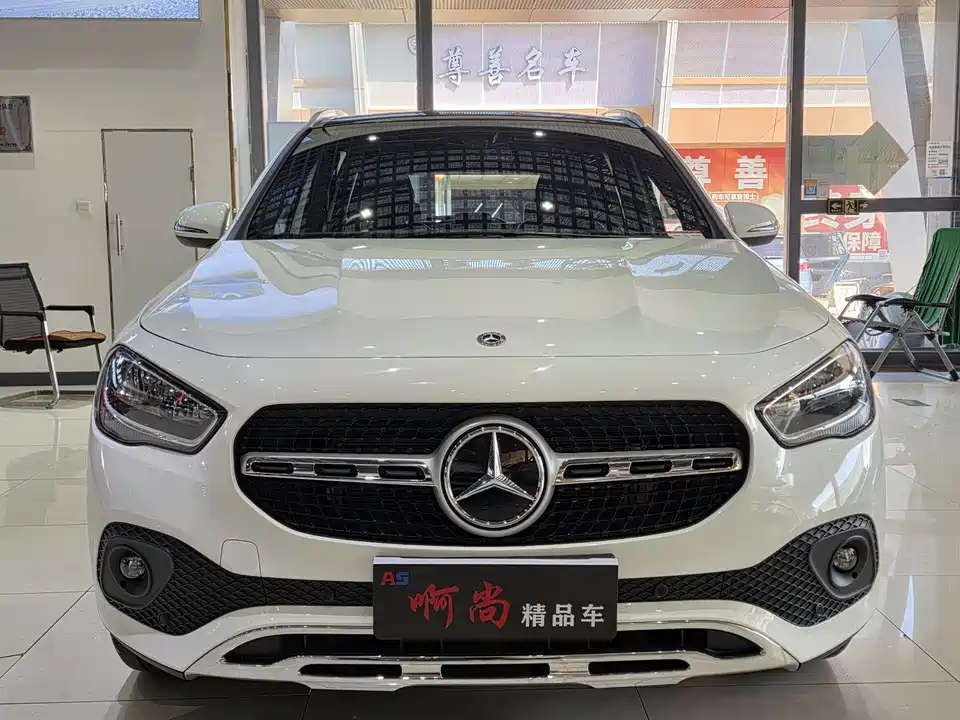 Mercedes-Benz GLA Mercedes-Benz GLA
