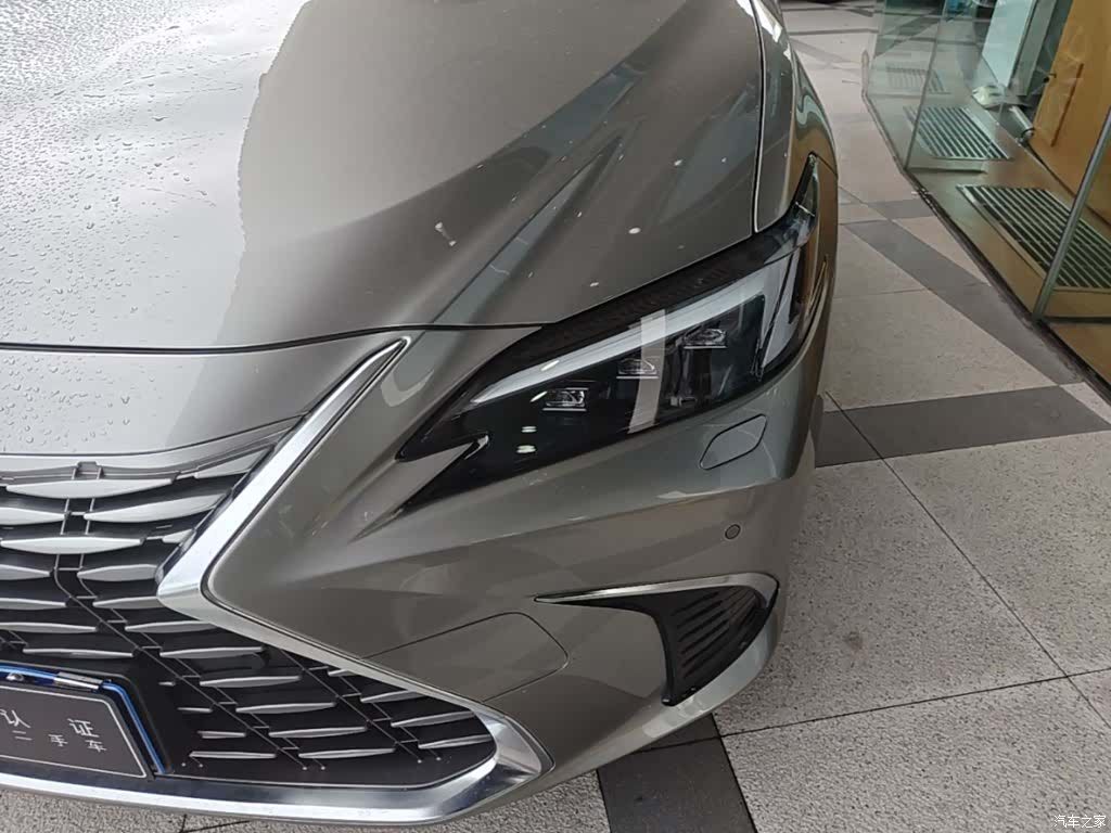 Lexus ES, 2025 24