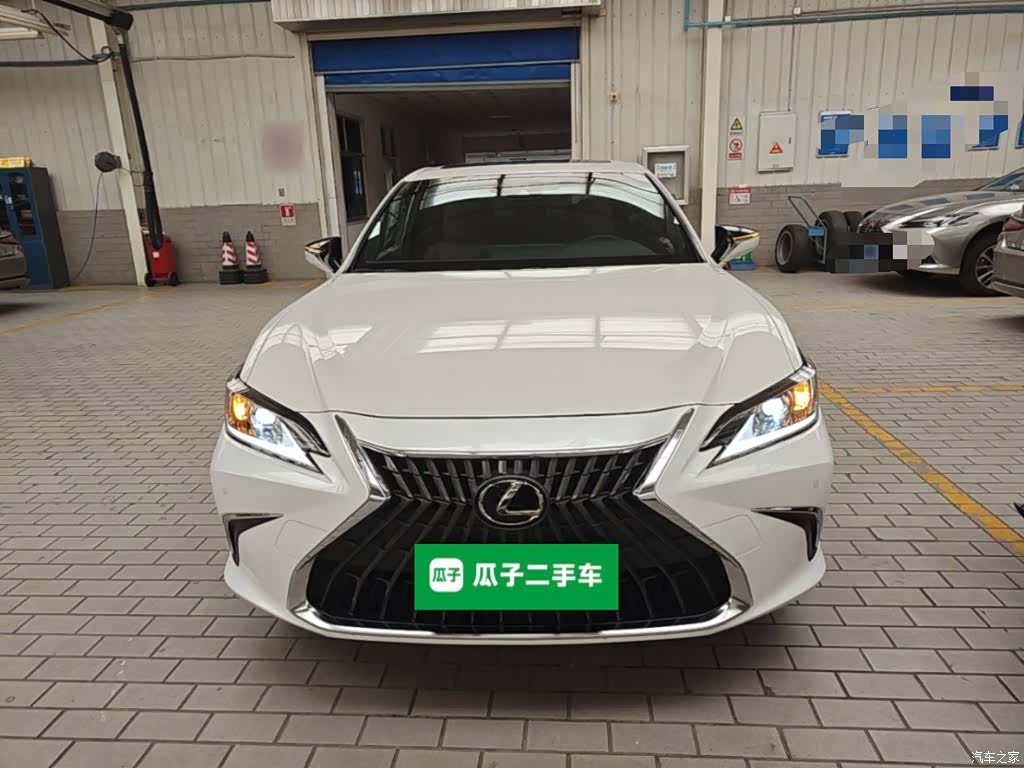 Lexus ES, 2024 3