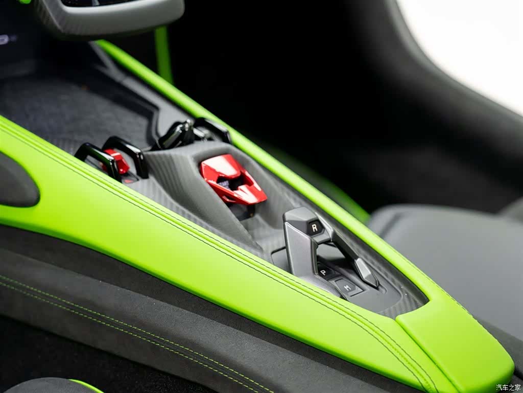 Lamborghini Revuelto, 2025 14