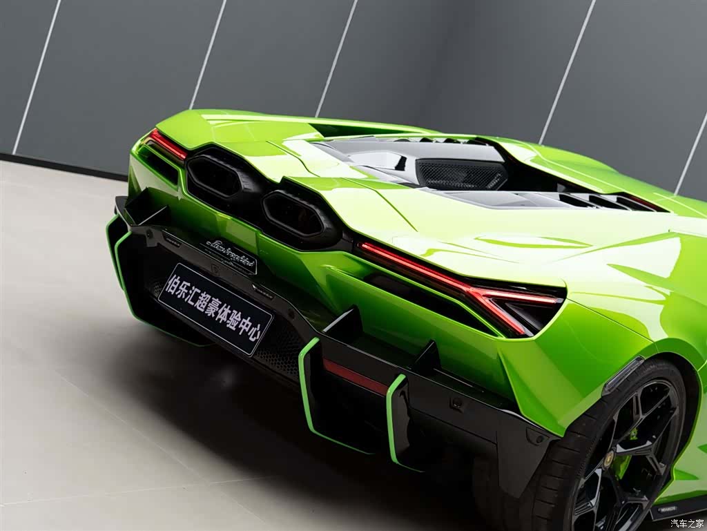 Lamborghini Revuelto, 2025 10