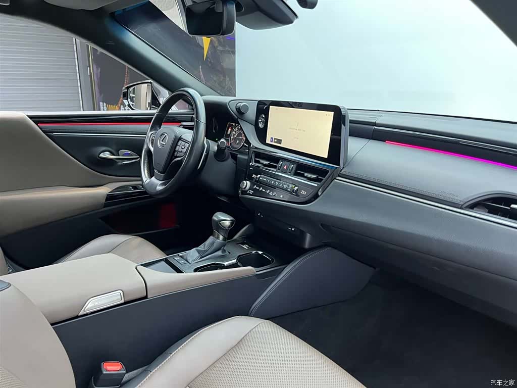 Lexus ES, 2023 22