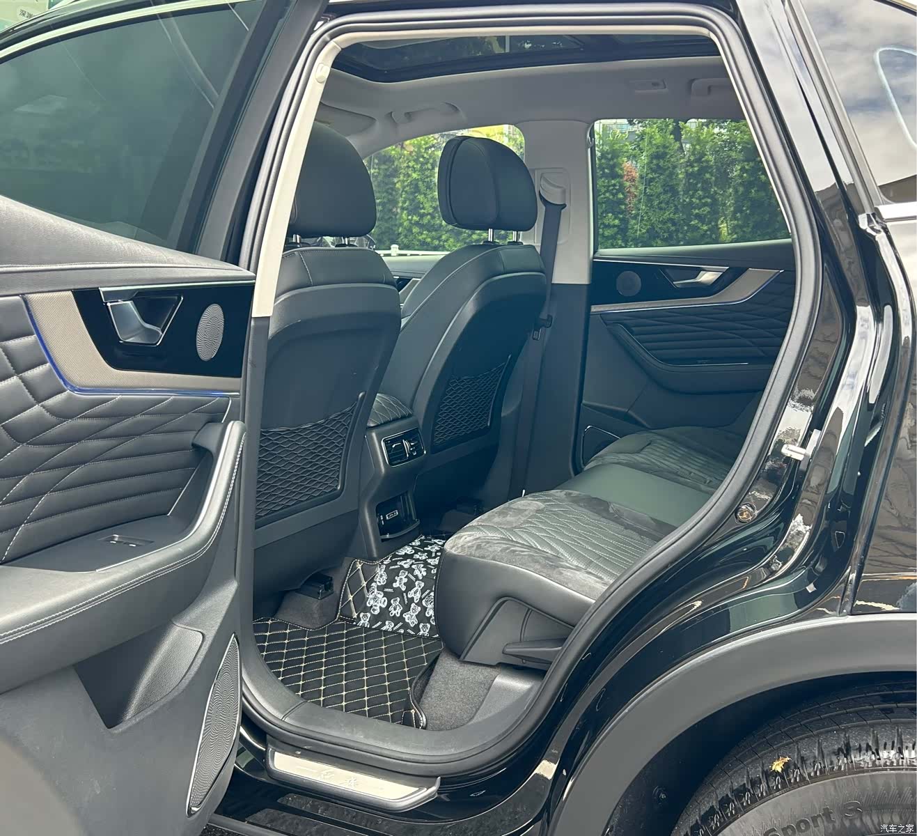 Hongqi HS5, 2023 12