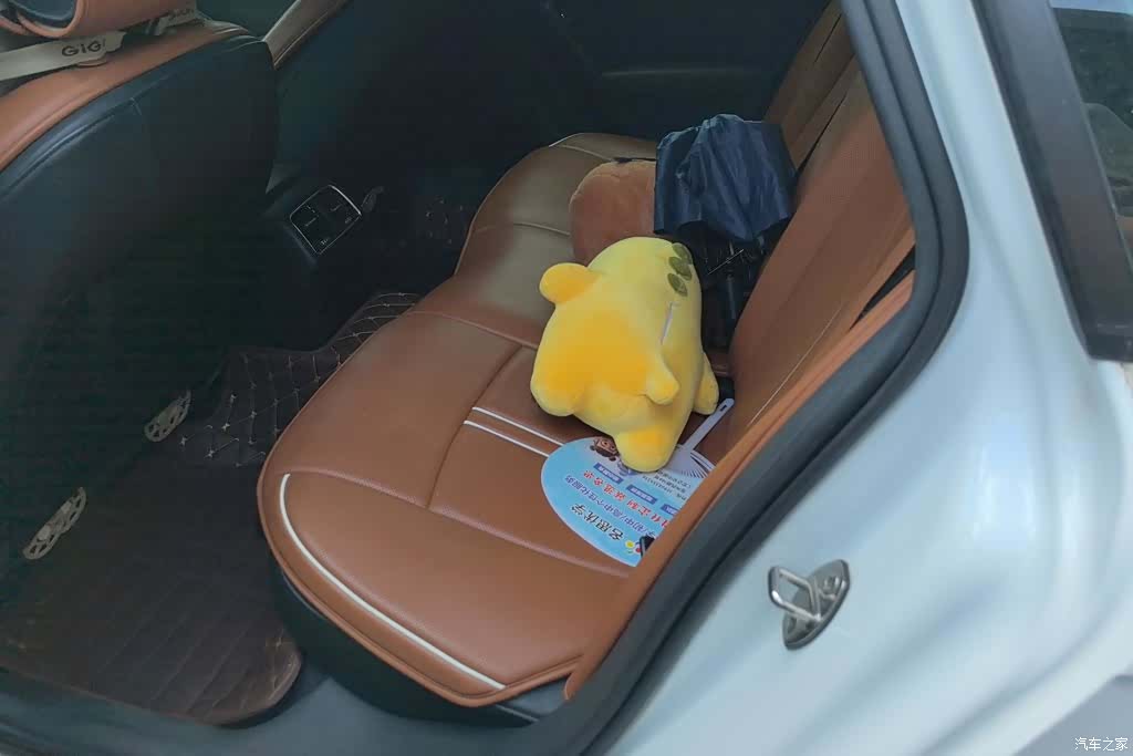 Audi A4L, 2015 11