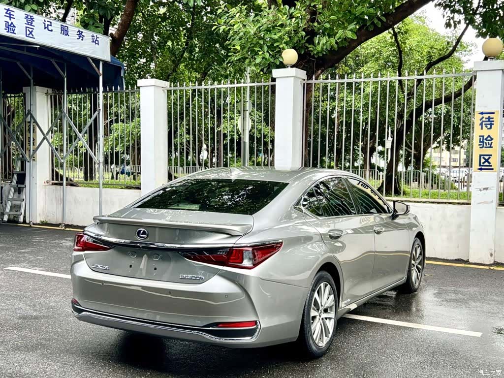 Lexus ES, 2021 7