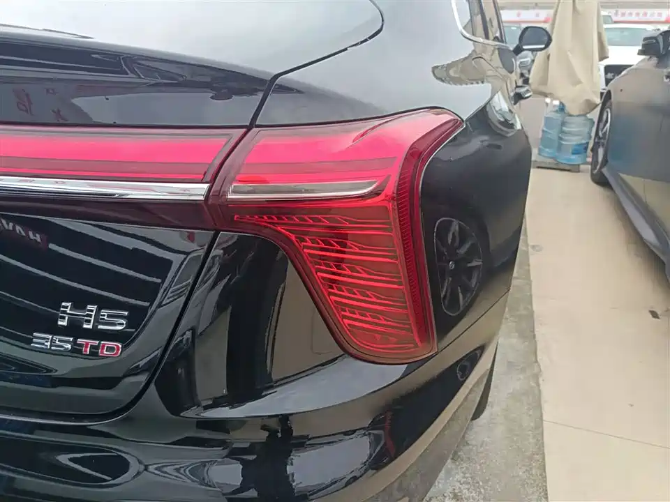 Hongqi H5