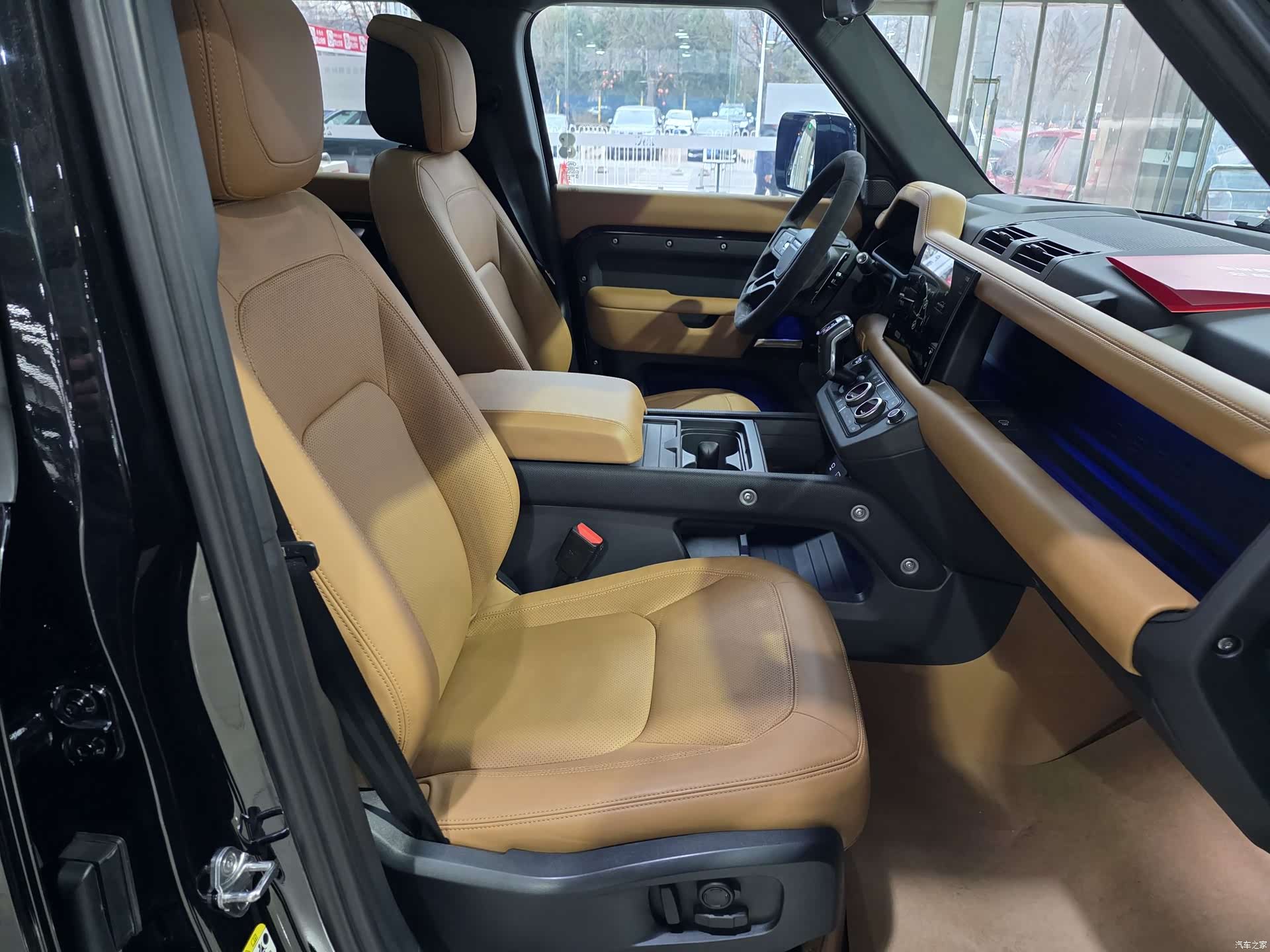 Land Rover Defender, 2024 25