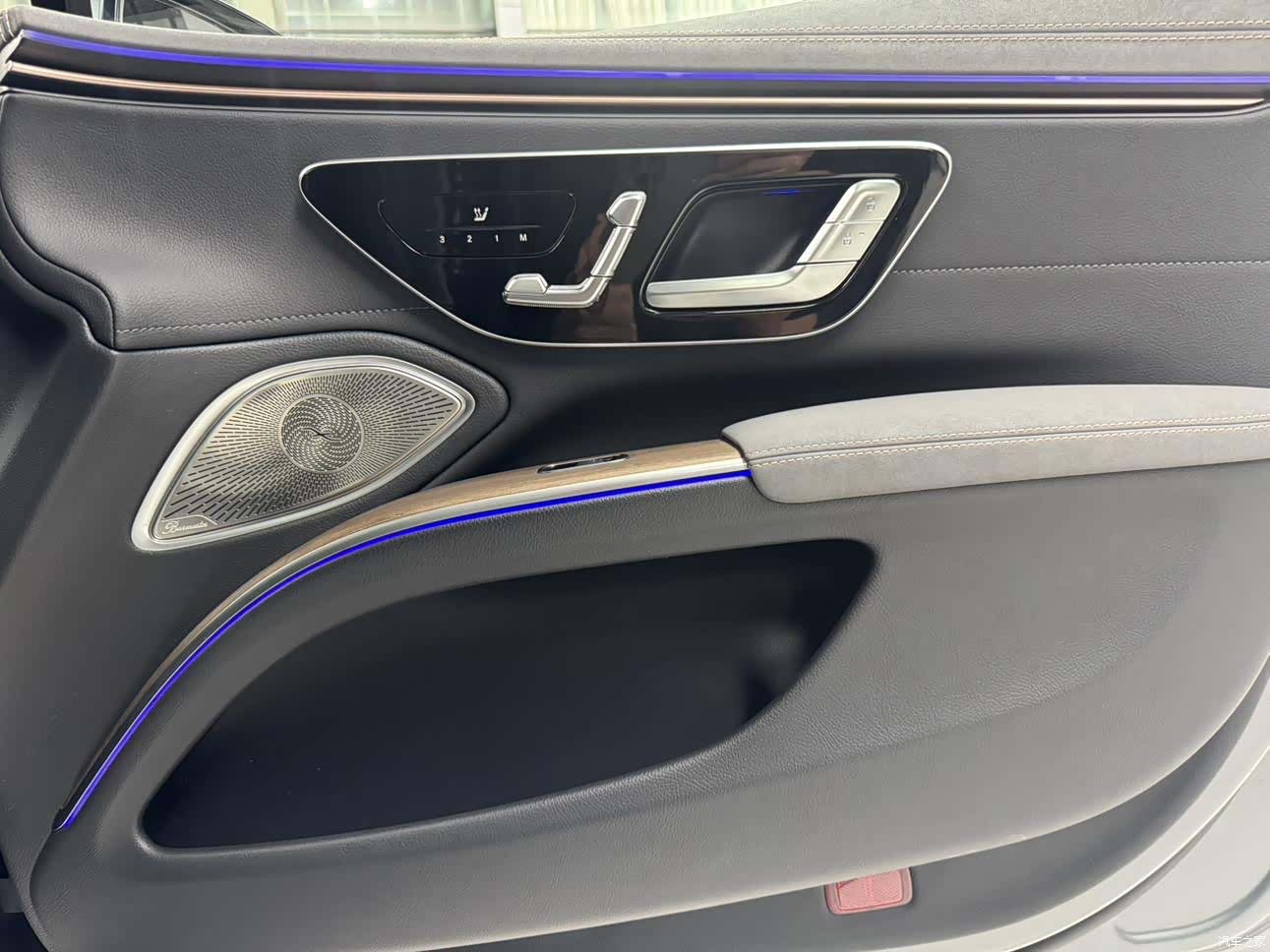 Mercedes-Benz EQS, 2023 9