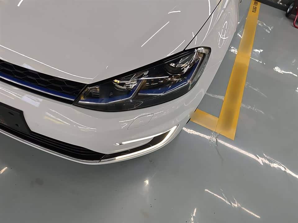 Volkswagen Golf*pure electricity