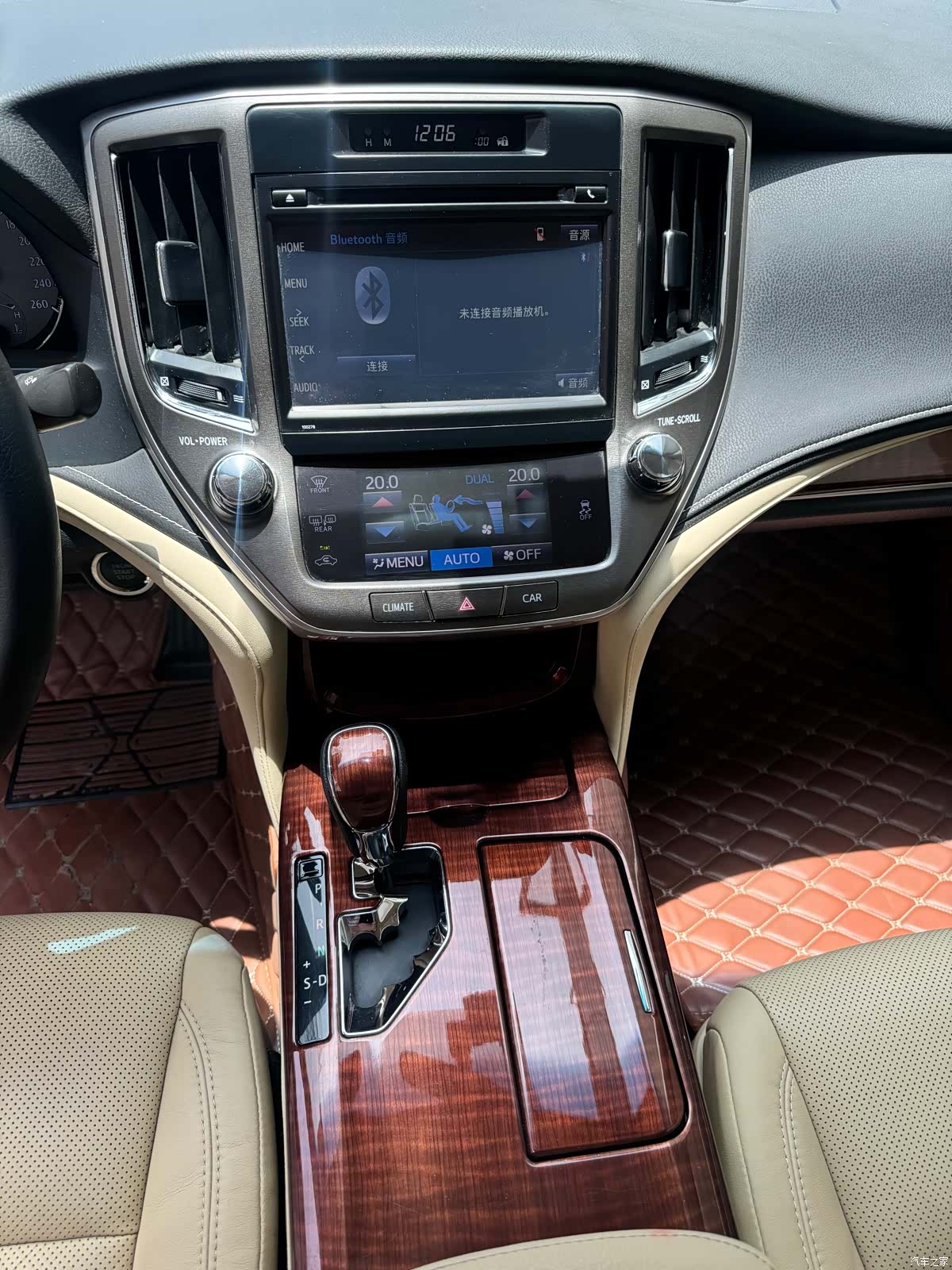 Toyota Crown, 2016 8
