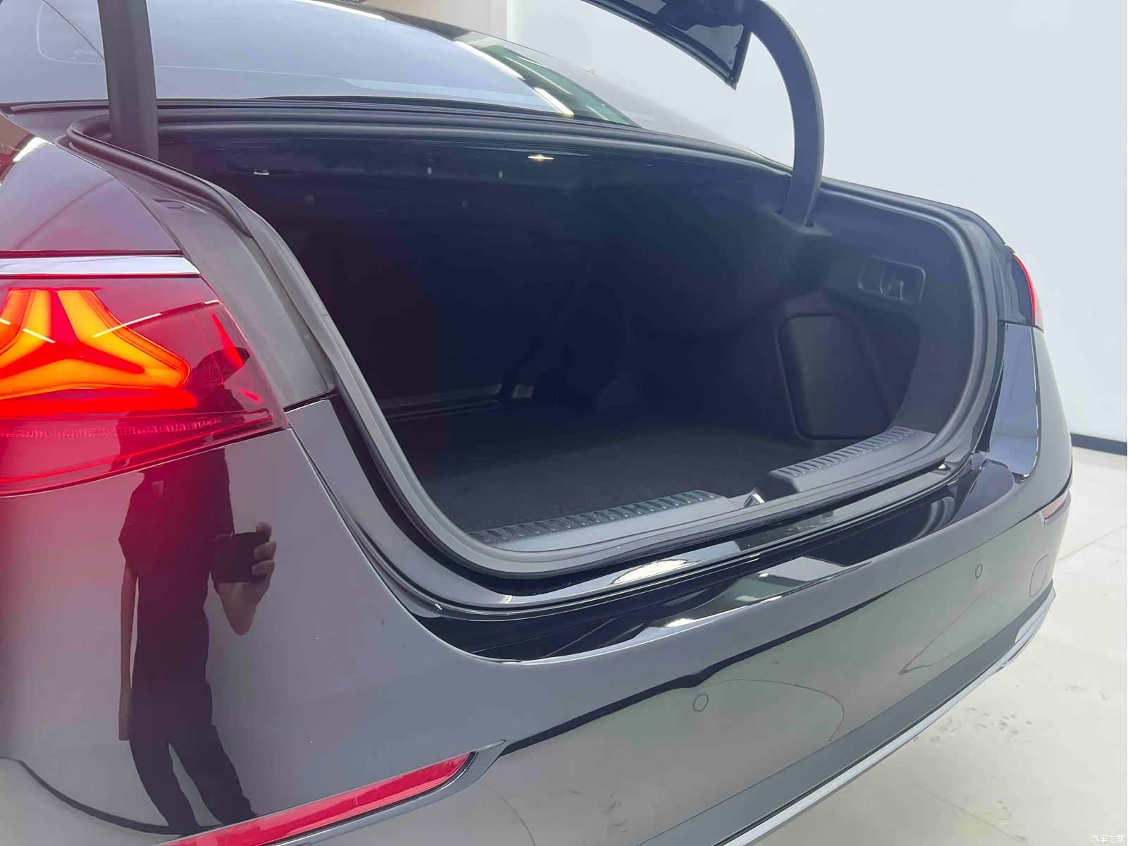 Mercedes-Benz E-Class, 2025 13
