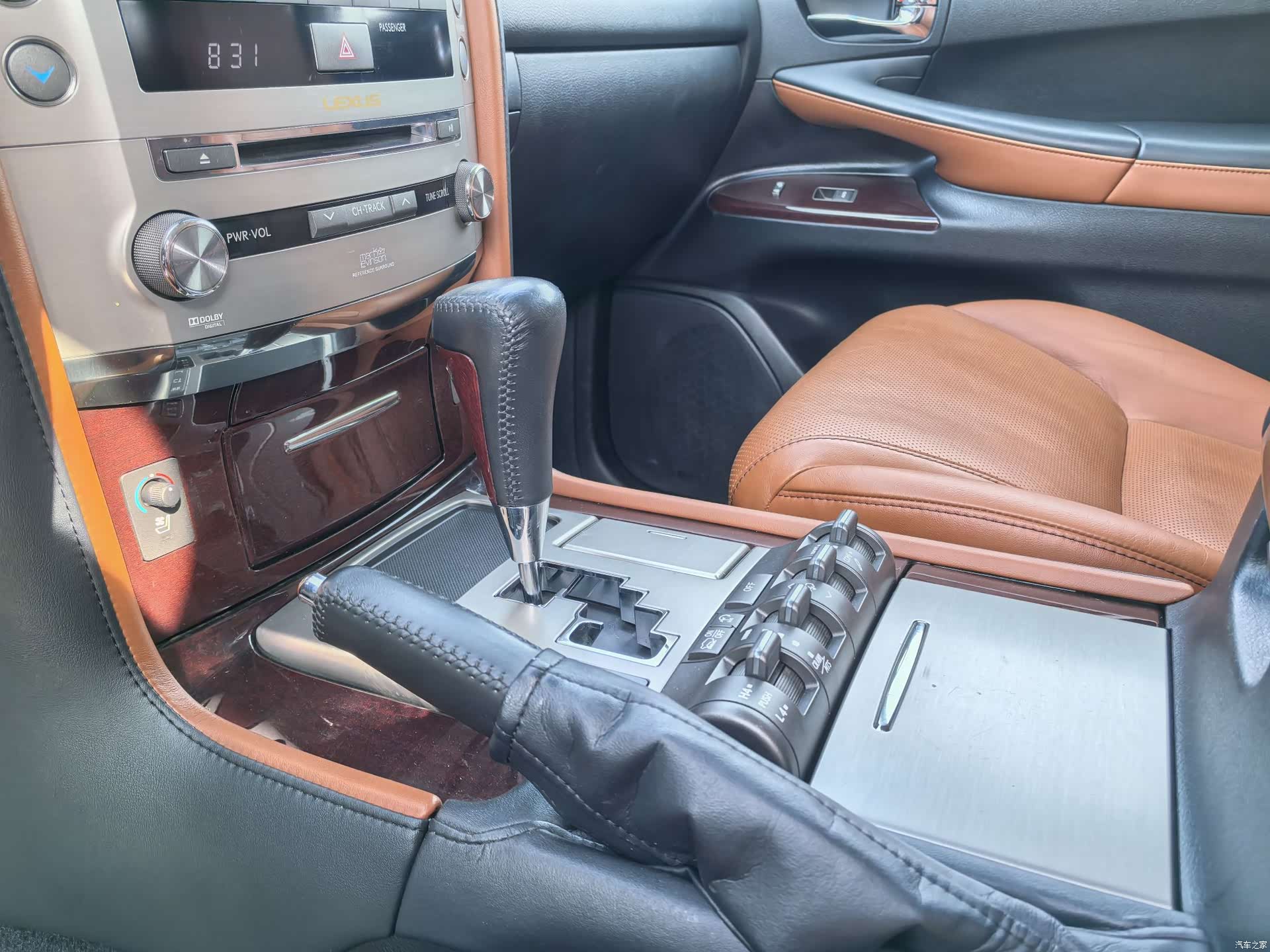 Lexus LX, 2013 11