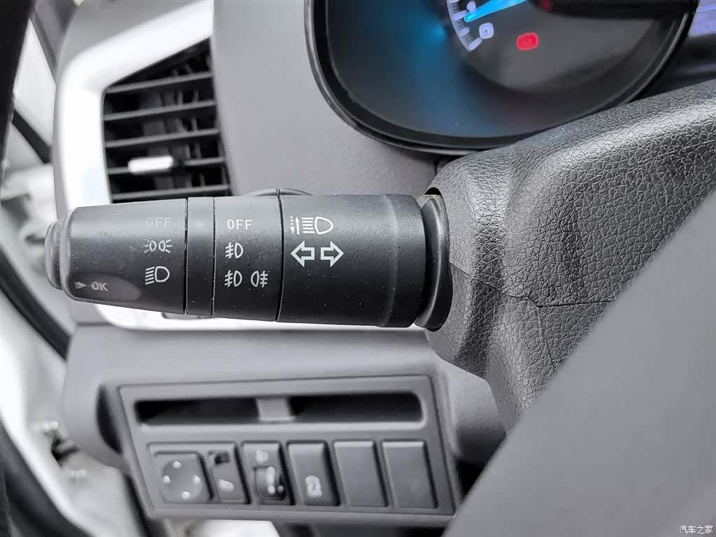 DongFeng AX7, 2015 21