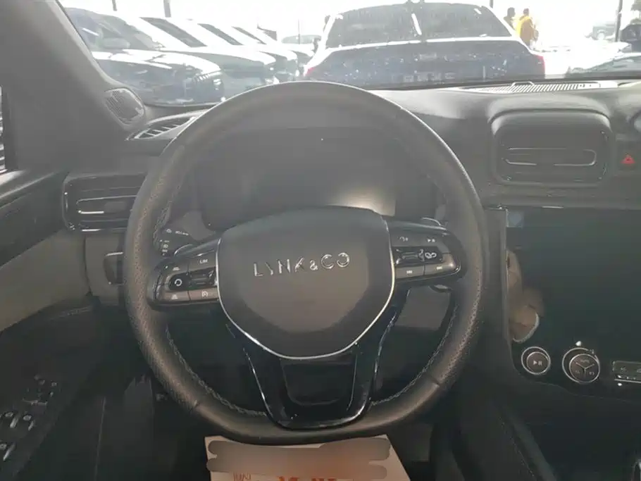 Lynk & Co 03
