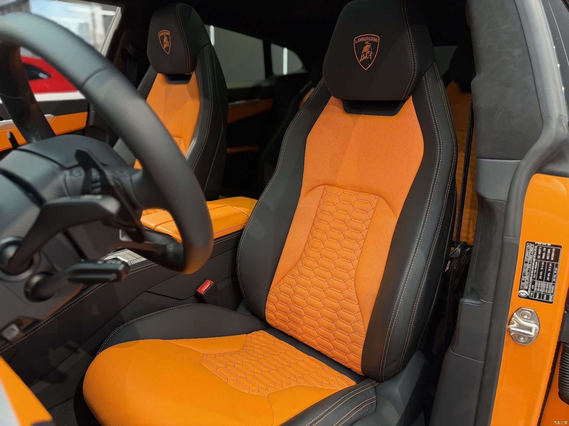 Lamborghini Urus, 2023 4