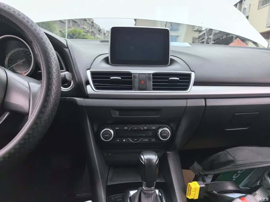 Mazda Mazda3, 2015 13