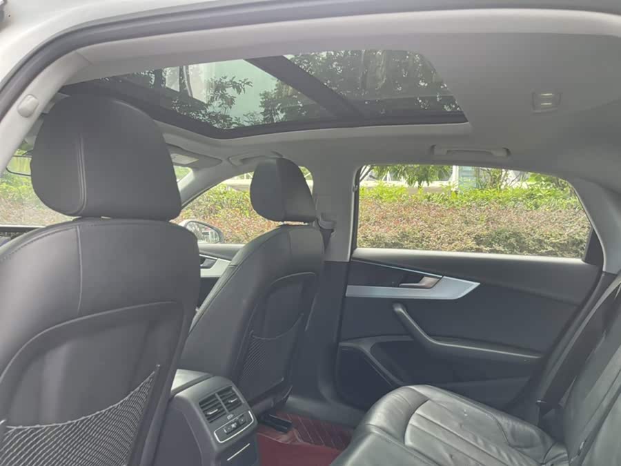 Audi A4L 2019, фото 20