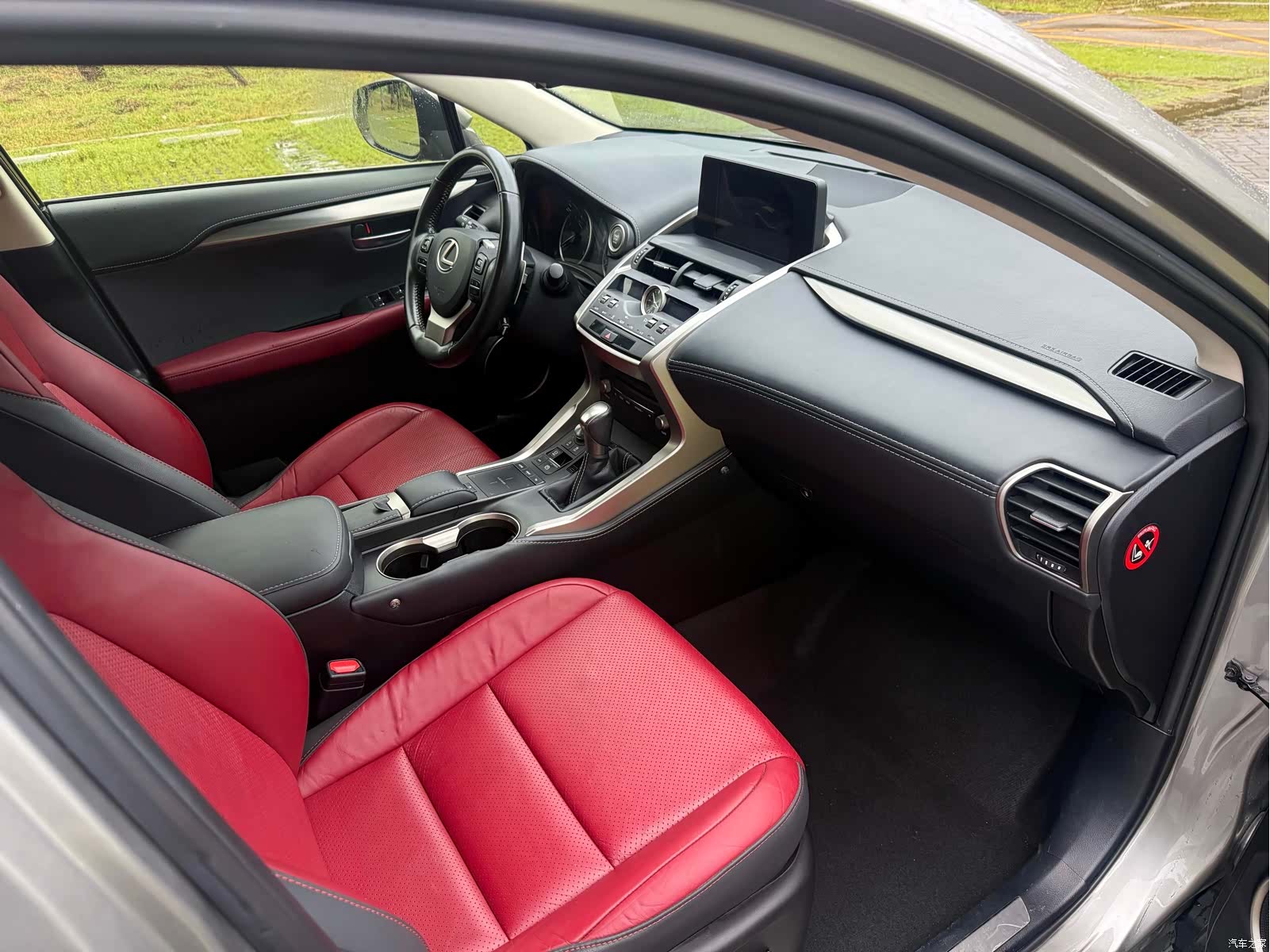 Lexus NX, 2020 11