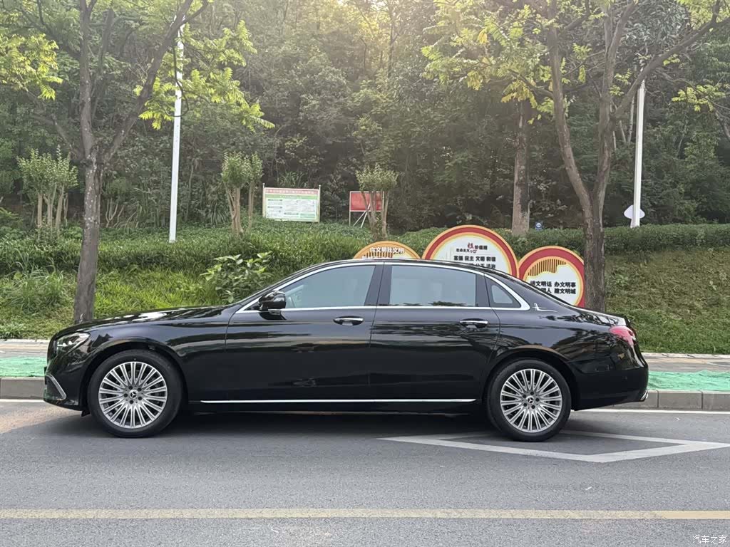 Mercedes-Benz E-Class, 2022 3