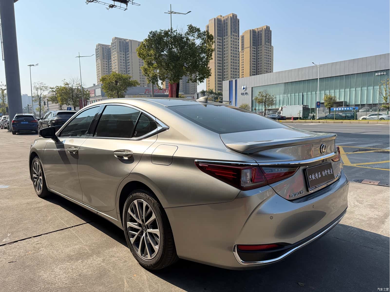 Lexus ES, 2024 10