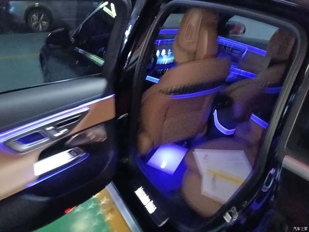 Mercedes-Benz E-Class, 2024 8