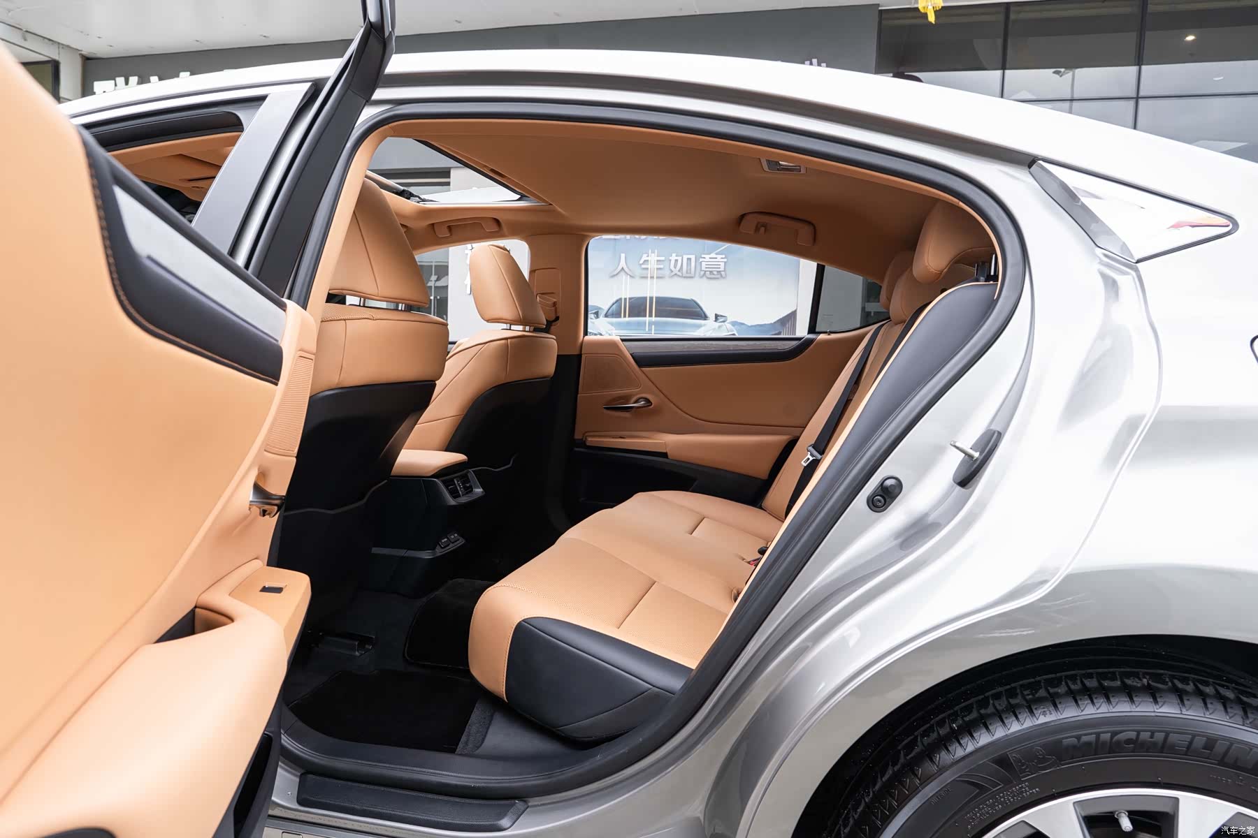 Lexus ES, 2024 10