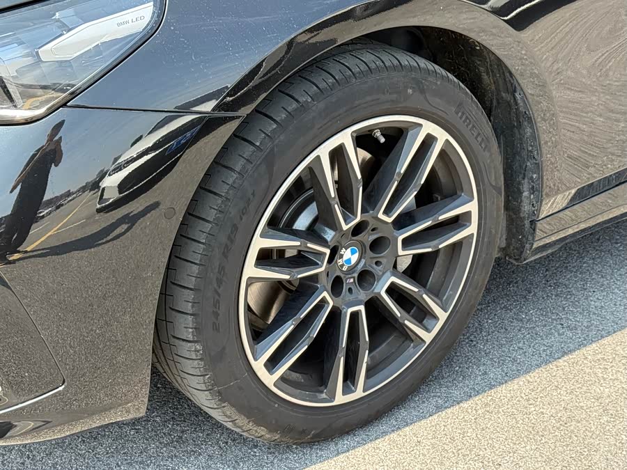 BMW 5 Series 2025, фото 3