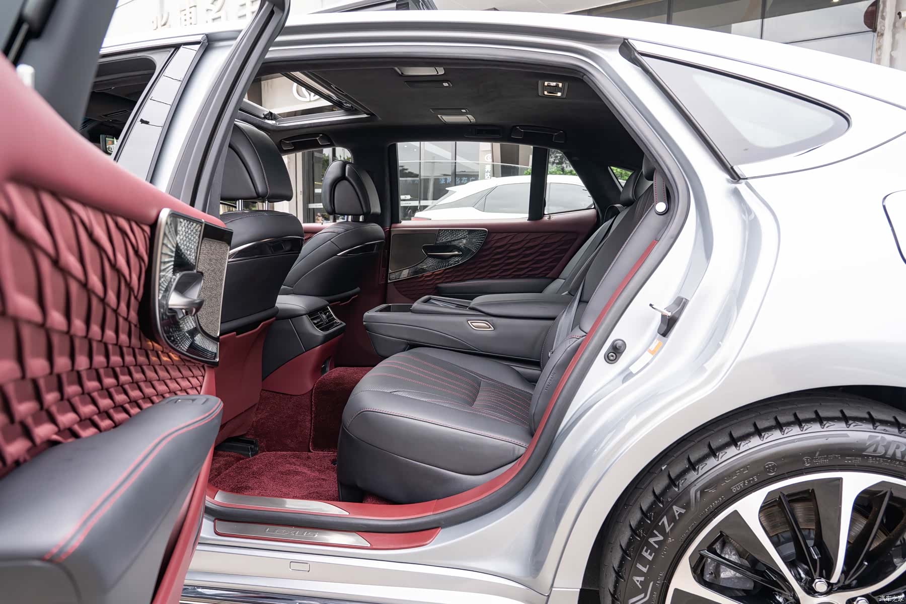 Lexus LS, 2021 9