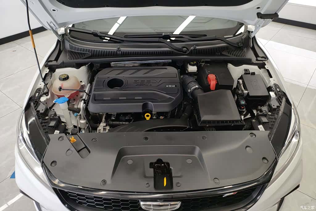 Geely Binray, 2022 10