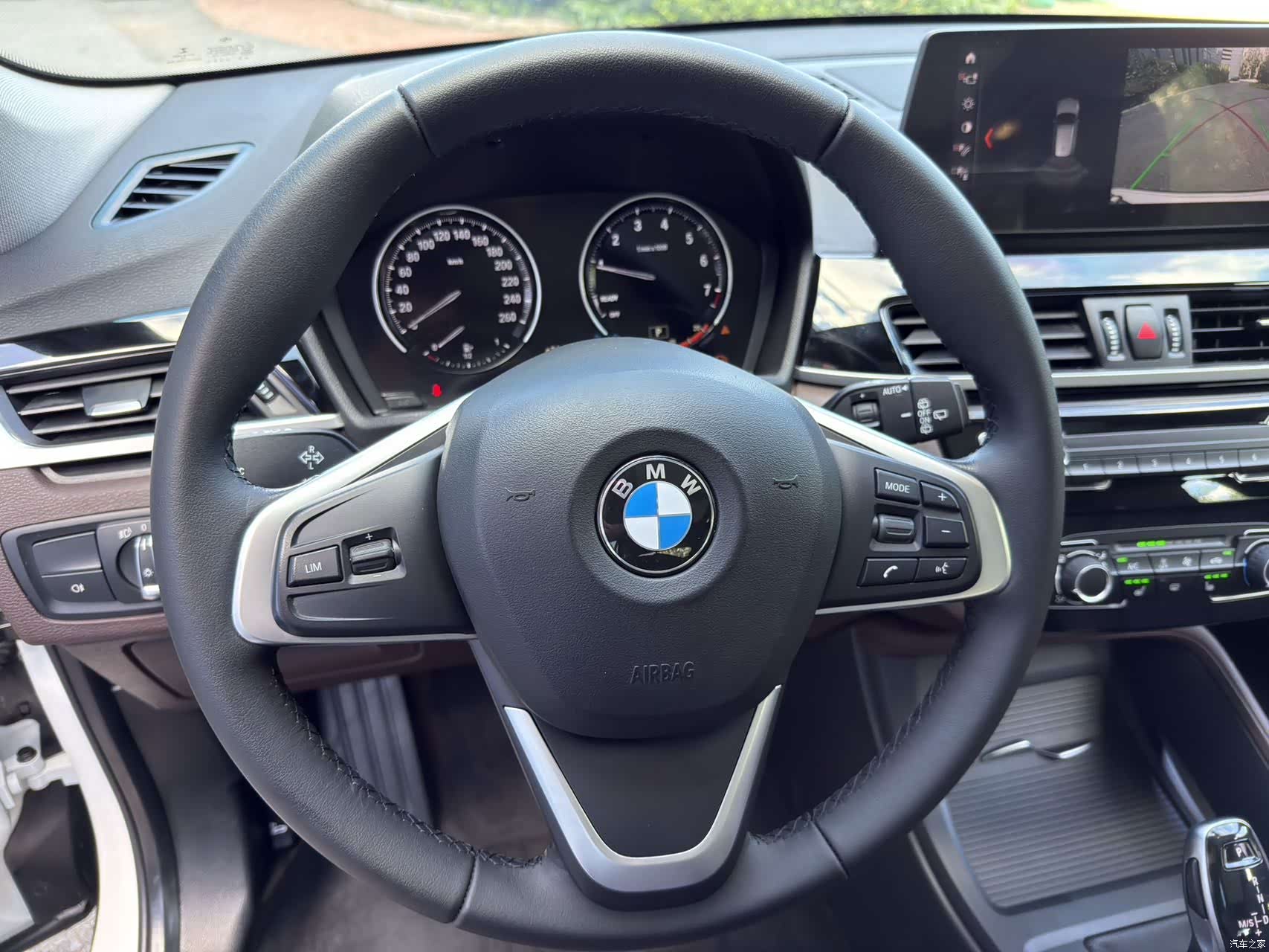 BMW X1, 2022 все фото