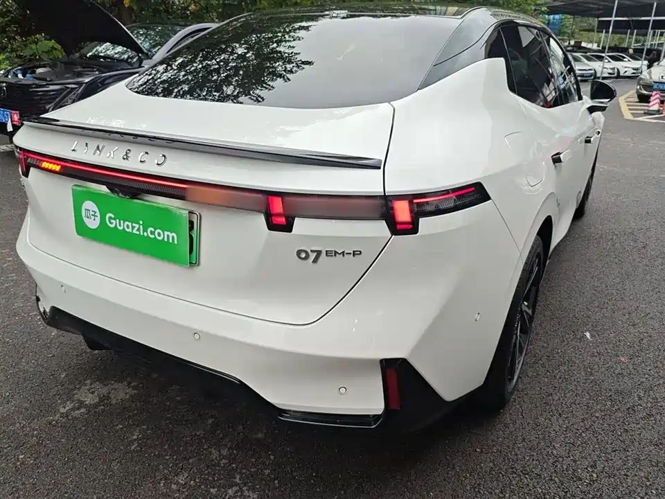 Lynk & Co 07 EM-P