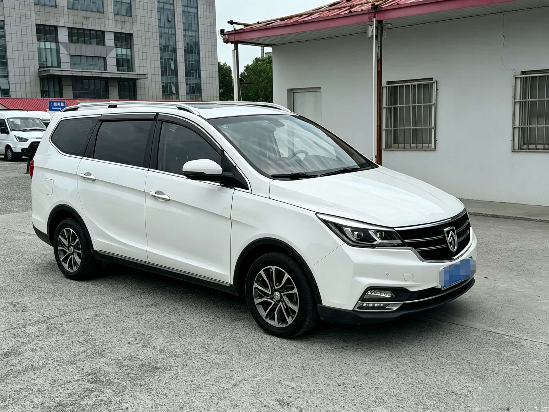 Wuling 730, 2017 3