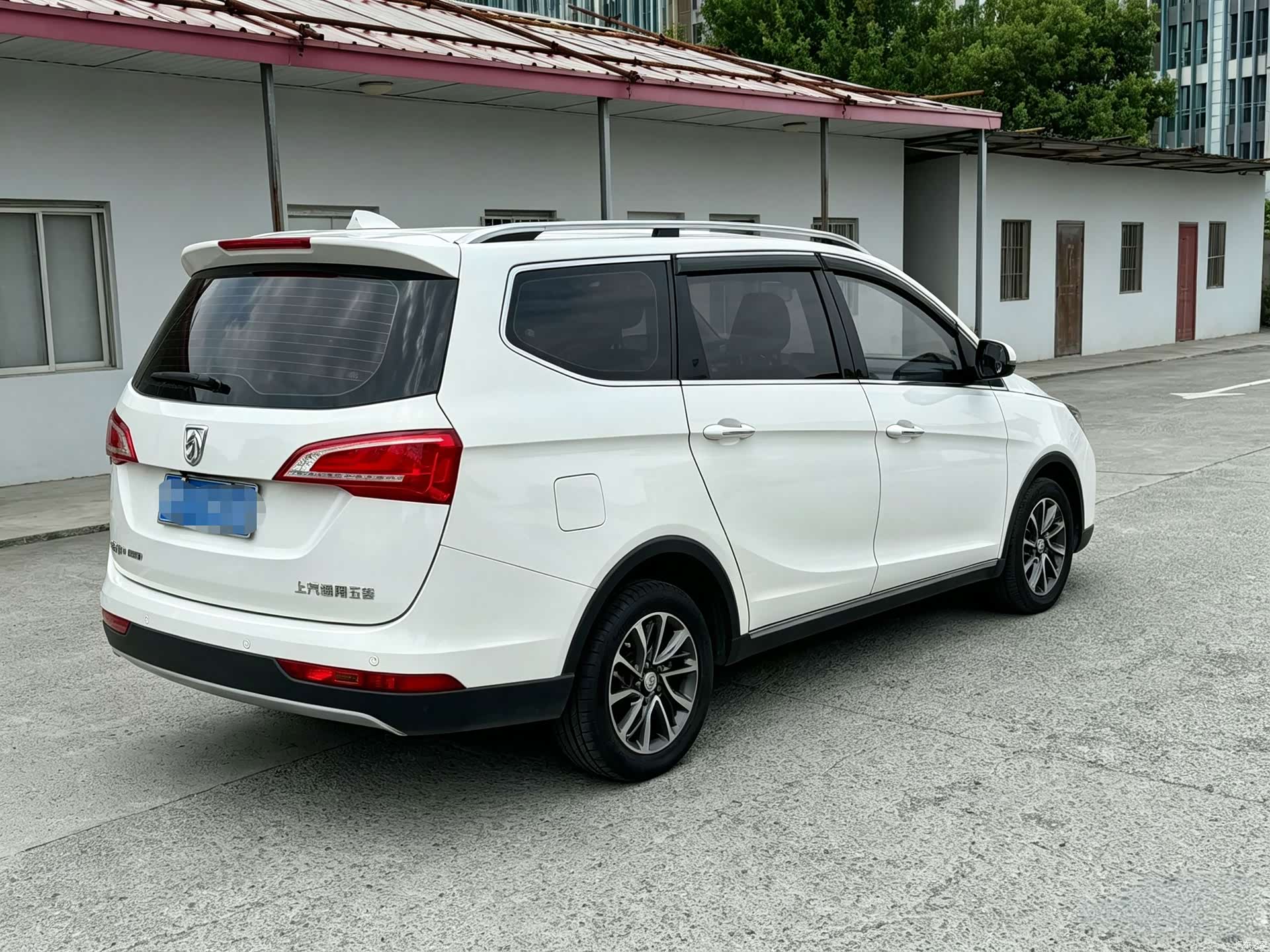 Wuling 730, 2017 6