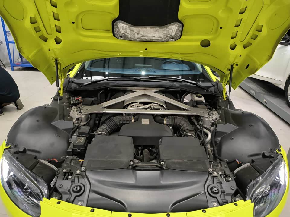 Aston Martin V8 Vantage