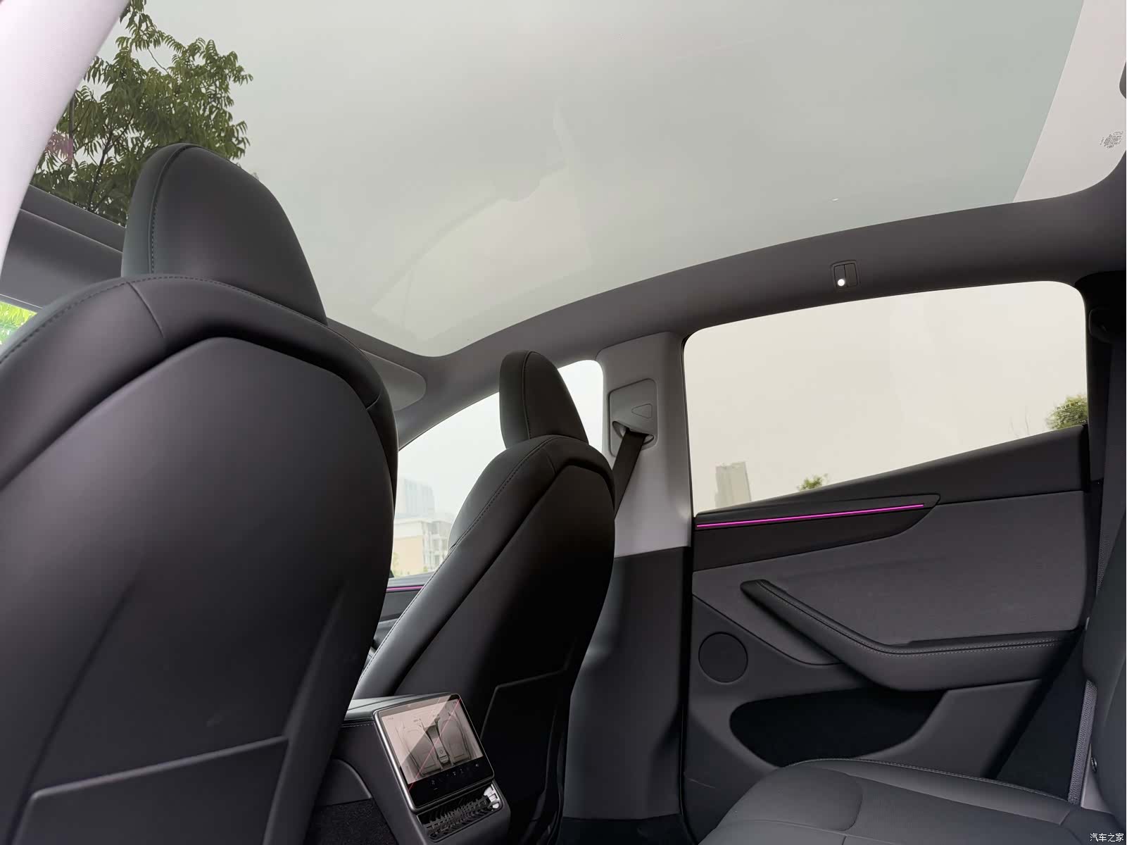 Tesla Model Y, 2025 10