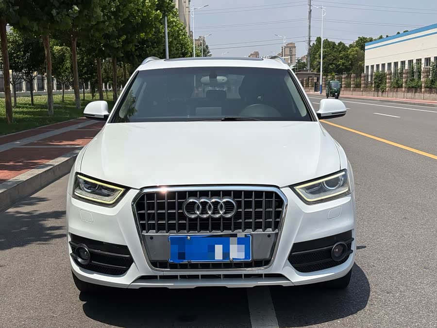 Audi Q3 2016, фото 1