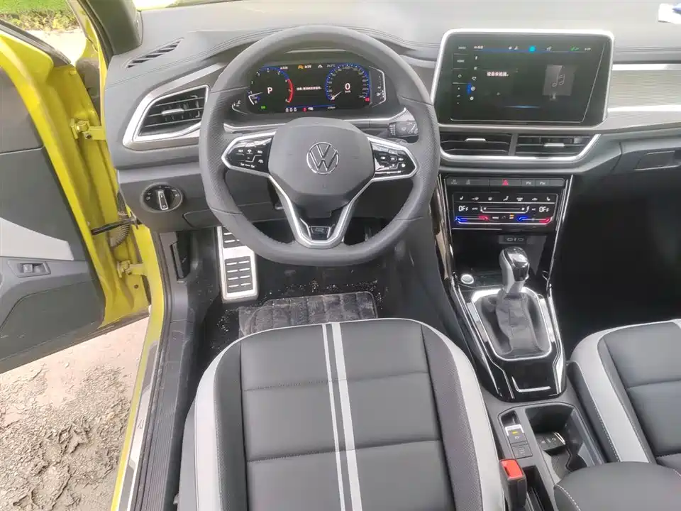 Volkswagen T-ROC exploring Songs