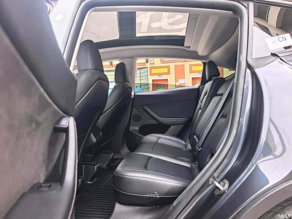 Tesla Model Y, 2024 6