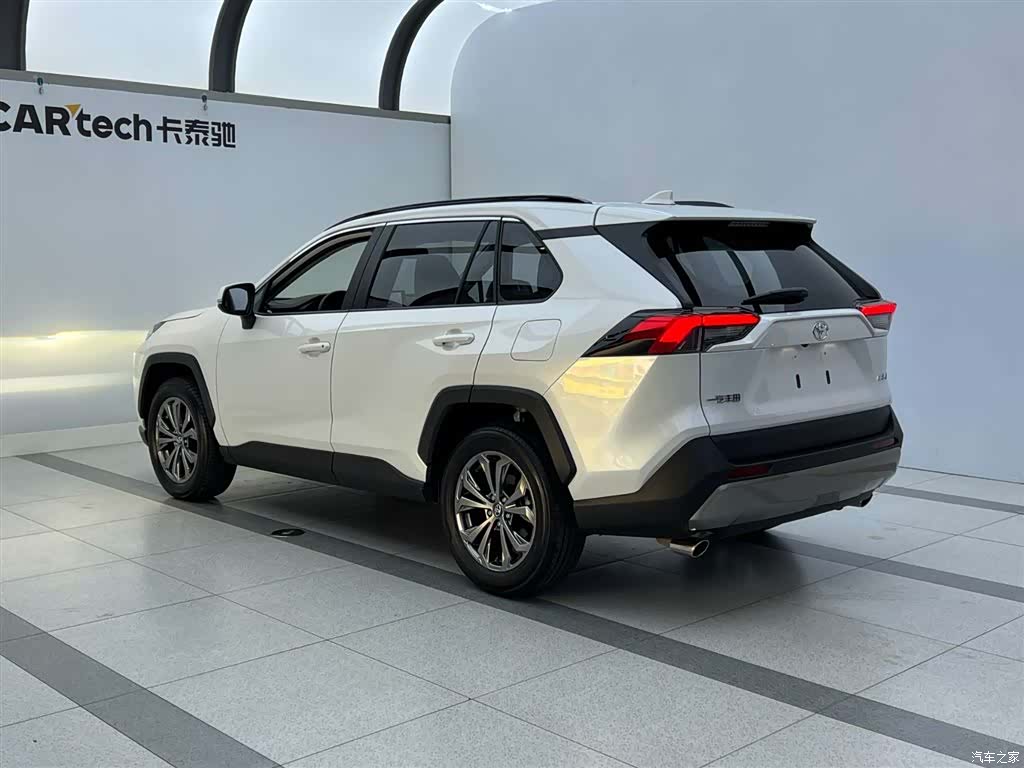 Toyota RAV4, 2024 6