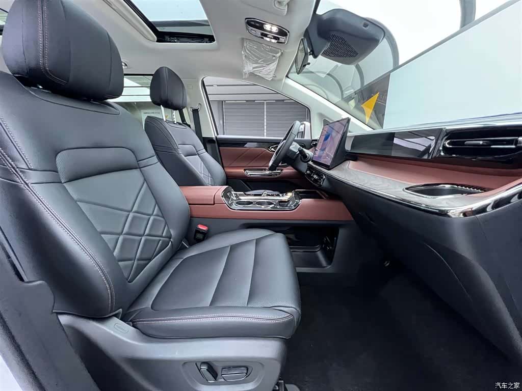 Trumpchi E8, 2024 11