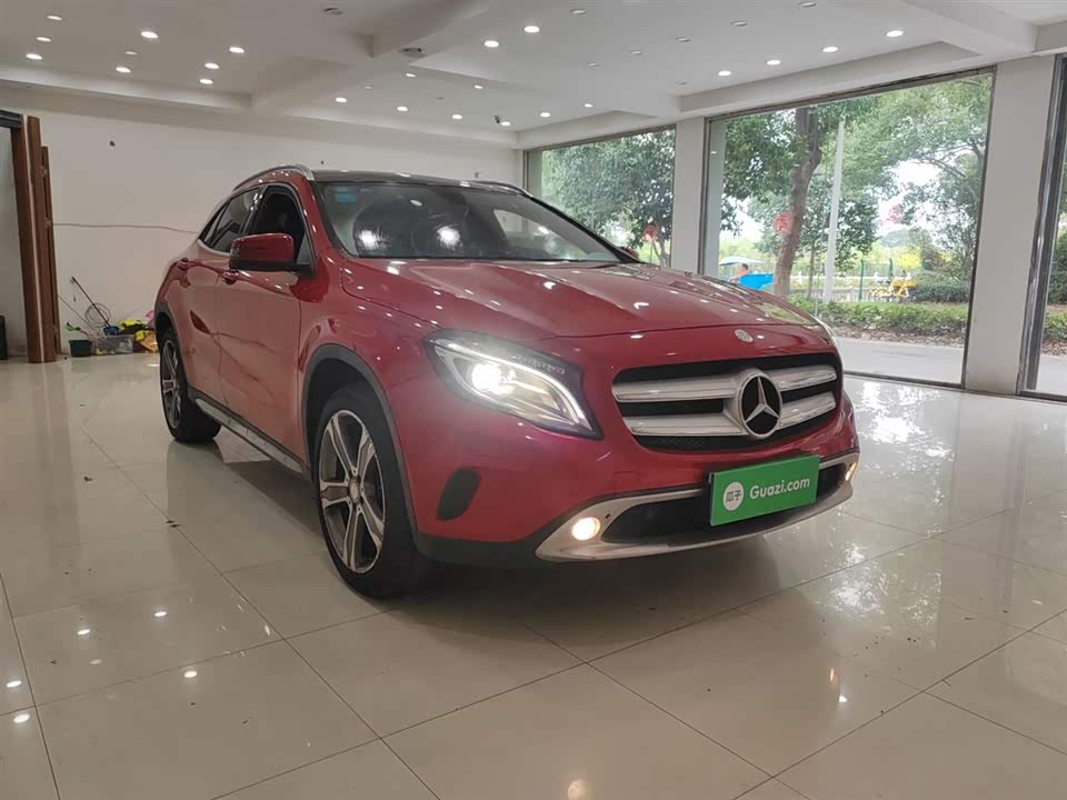 Mercedes-Benz GLA Mercedes-Benz GLA