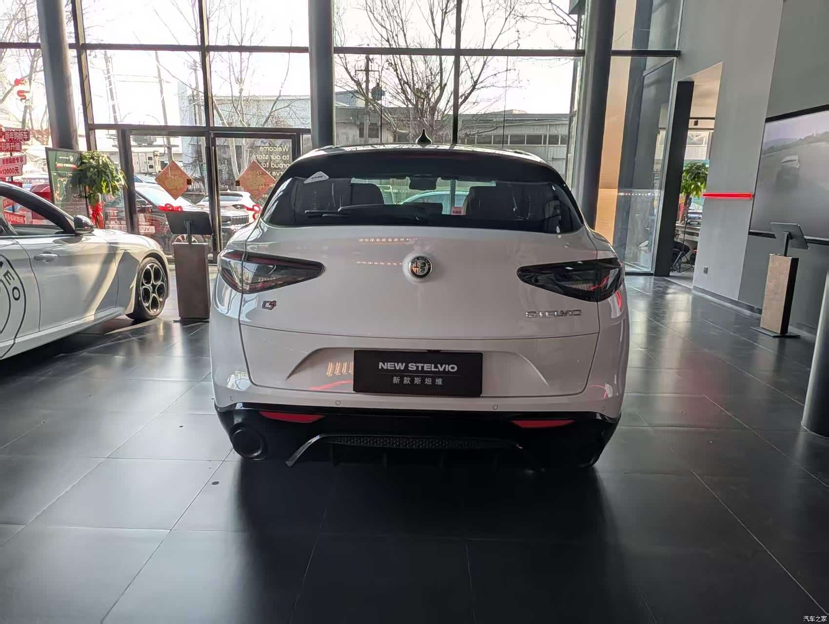 Alfa Romeo Stelvio, 2024 3