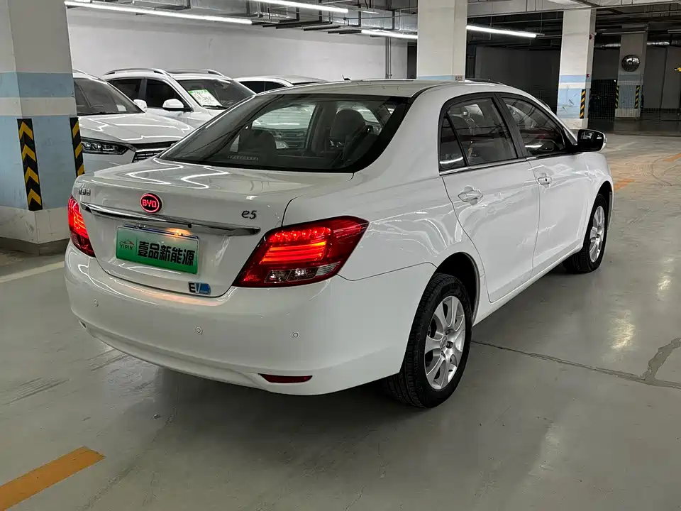 BYD e5