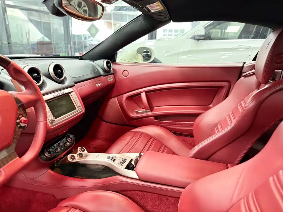 Ferrari California T