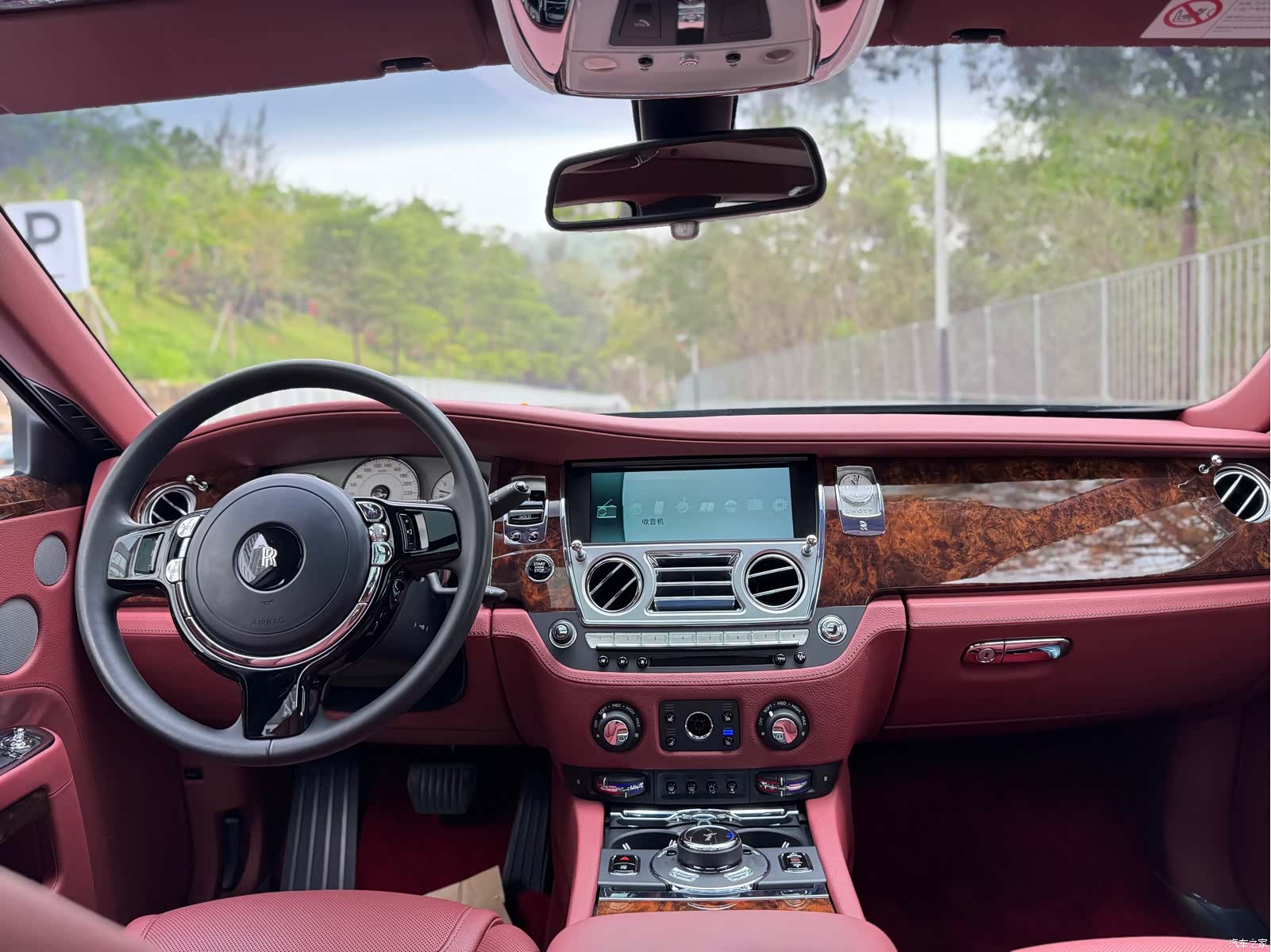 Rolls-Royce Ghost, 2017 9